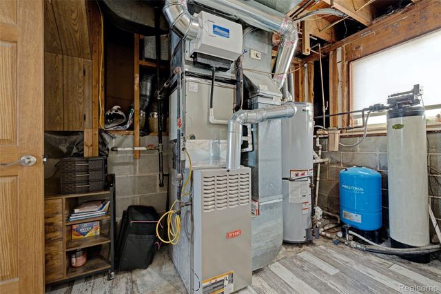 4380 Baza, Leonard Village, MI 48367