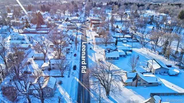 4380 Baza, Leonard Village, MI 48367