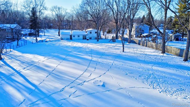 4380 Baza, Leonard Village, MI 48367