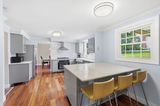 311 Alamo DRIVE, Upper St Clair, PA 15241