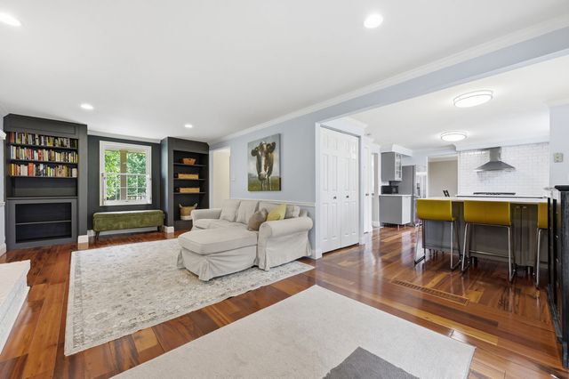 311 Alamo DRIVE, Upper St Clair, PA 15241