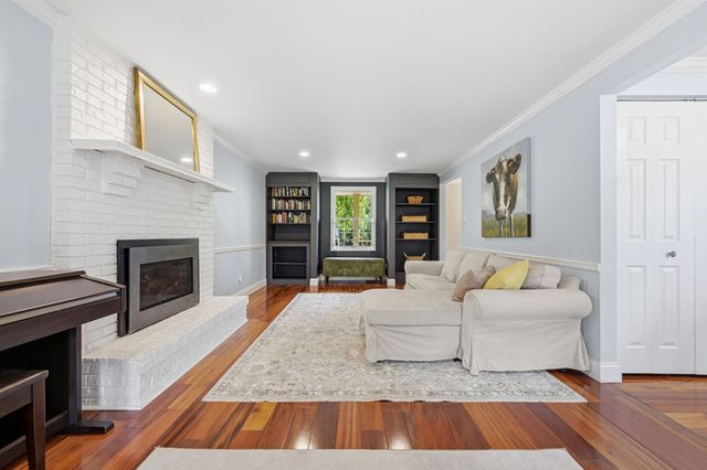 311 Alamo DRIVE, Upper St Clair, PA 15241