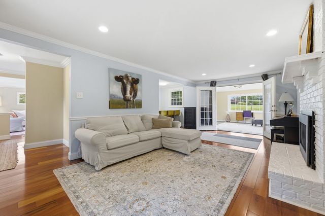 311 Alamo DRIVE, Upper St Clair, PA 15241