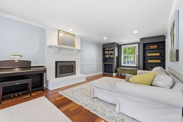 311 Alamo DRIVE, Upper St Clair, PA 15241