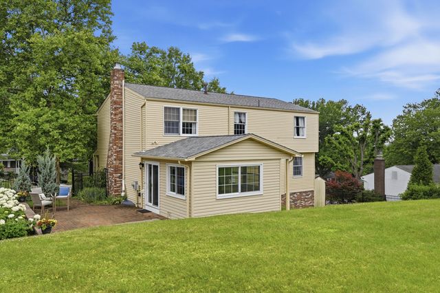 311 Alamo DRIVE, Upper St Clair, PA 15241