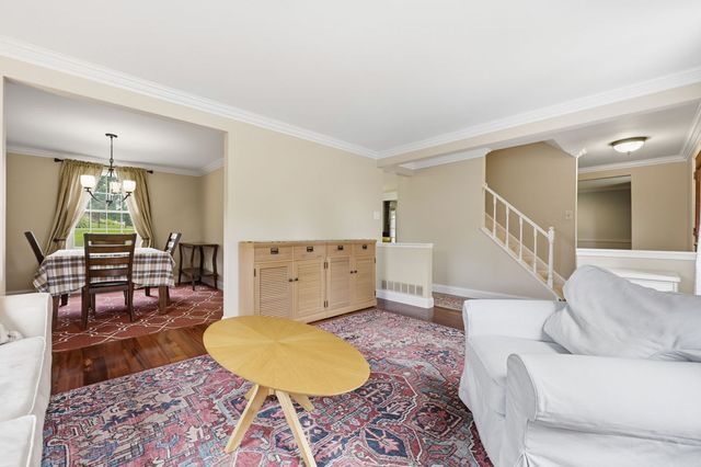 311 Alamo DRIVE, Upper St Clair, PA 15241