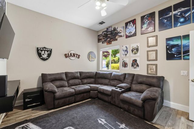 5304 Flyway Dr, Fair Oaks, CA 95628