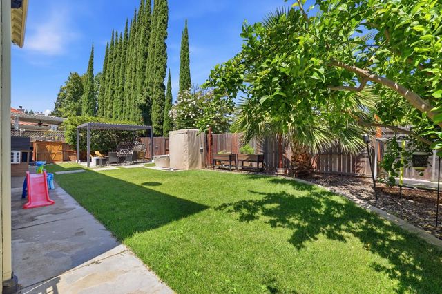 5304 Flyway Dr, Fair Oaks, CA 95628