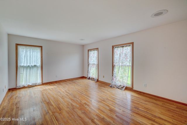 15554 Us Highway 421, Burgaw, NC 28425