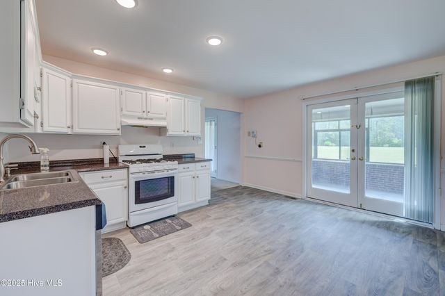 15554 Us Highway 421, Burgaw, NC 28425