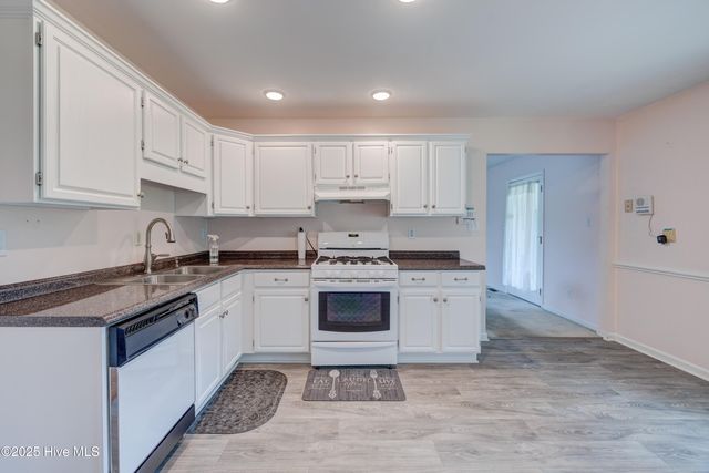 15554 Us Highway 421, Burgaw, NC 28425