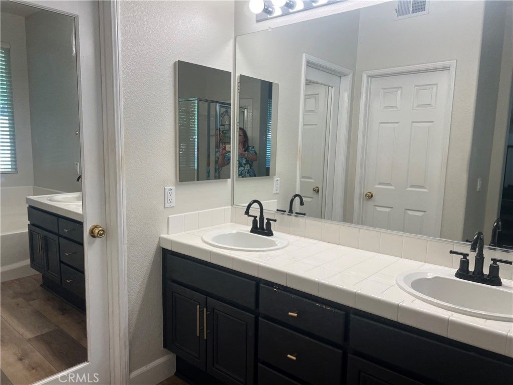 Image 15 of property listing at 24392 Calle Estancia, Murrieta, CA 92562