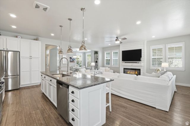 10606 S LAKE AVE, South Jordan, UT 84009