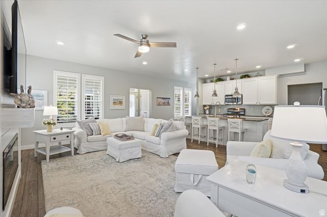 10606 S LAKE AVE, South Jordan, UT 84009