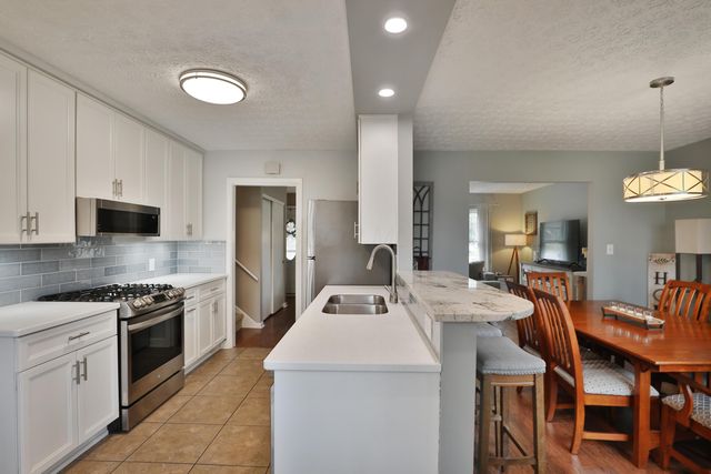 7044 Linworth Road, Columbus, OH 43235