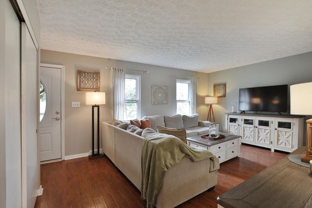 7044 Linworth Road, Columbus, OH 43235