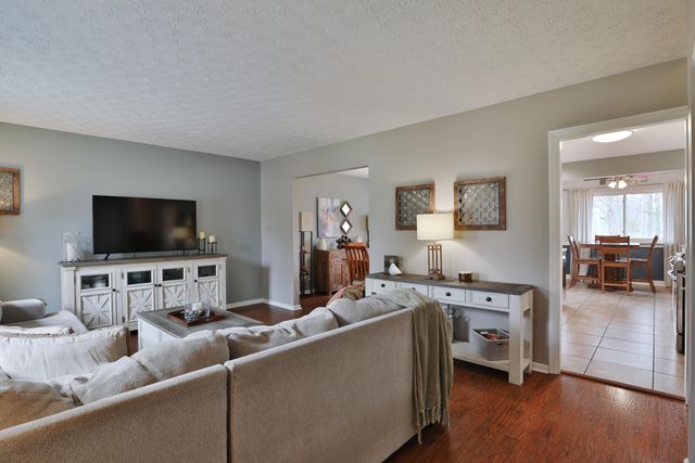 7044 Linworth Road, Columbus, OH 43235