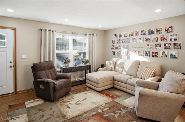 1721 Northmoreland Boulevard, Cuyahoga Falls, OH 44221