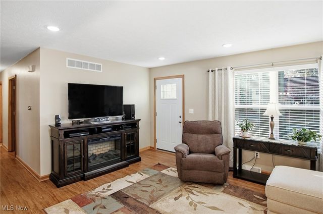 1721 Northmoreland Boulevard, Cuyahoga Falls, OH 44221