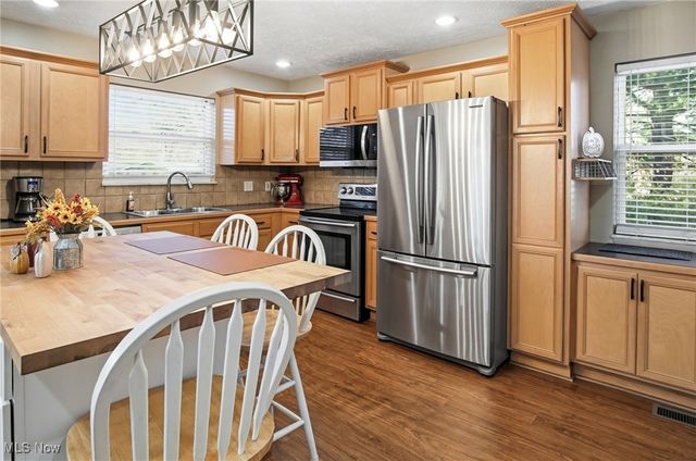 1721 Northmoreland Boulevard, Cuyahoga Falls, OH 44221