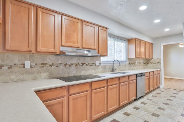 509 Belmont Drive, Friendswood, TX 77546