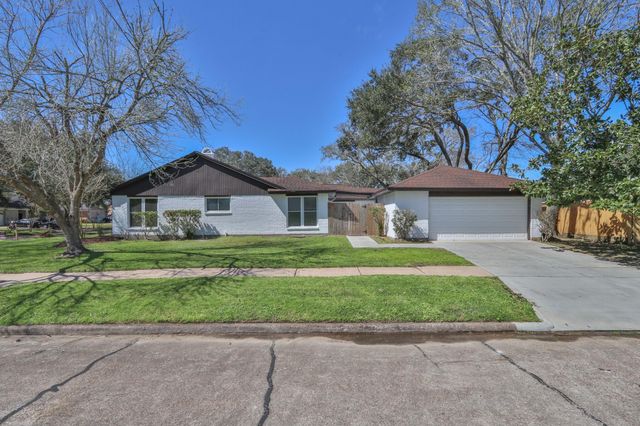 509 Belmont Drive, Friendswood, TX 77546