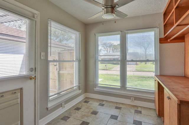 509 Belmont Drive, Friendswood, TX 77546
