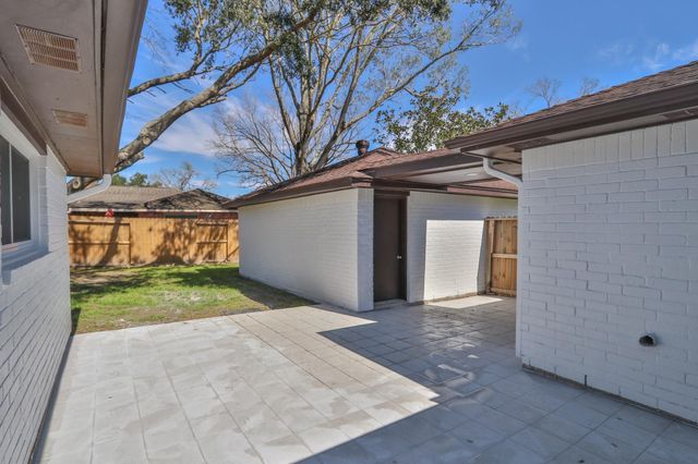 509 Belmont Drive, Friendswood, TX 77546