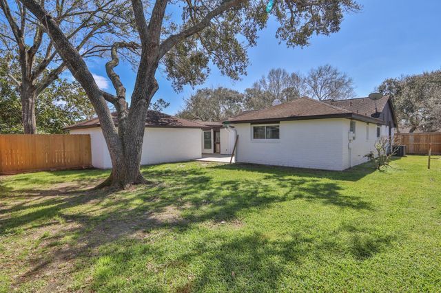 509 Belmont Drive, Friendswood, TX 77546