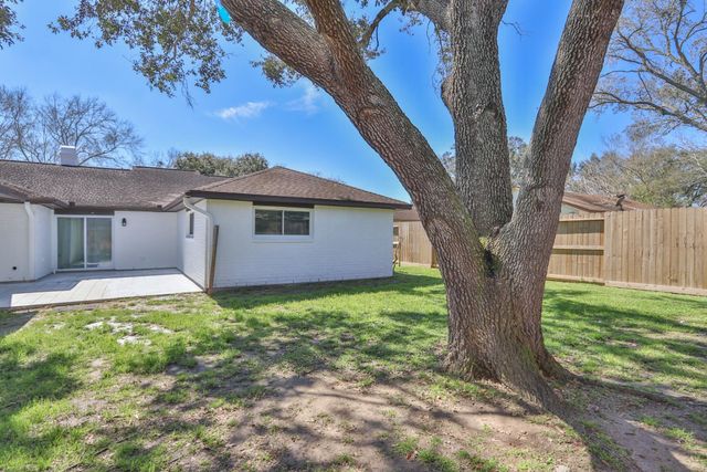 509 Belmont Drive, Friendswood, TX 77546