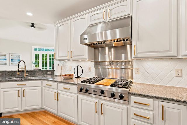 9313 HARRISONS FARM WAY, Laytonsville, MD 20882