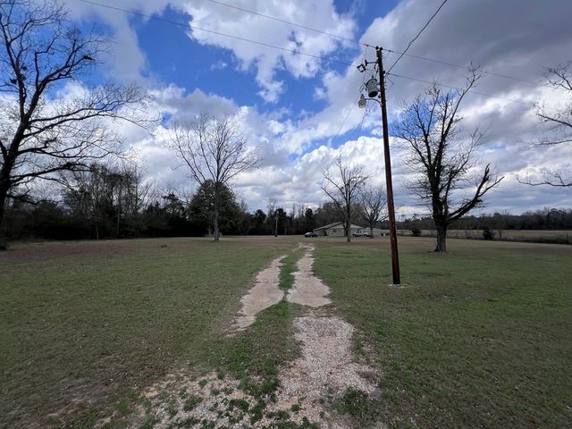 1225 State Line Rd., Cottonwood, AL 36320