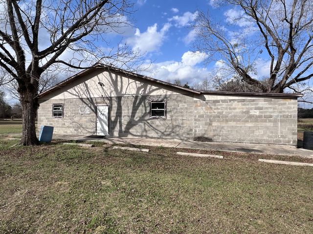 1225 State Line Rd., Cottonwood, AL 36320