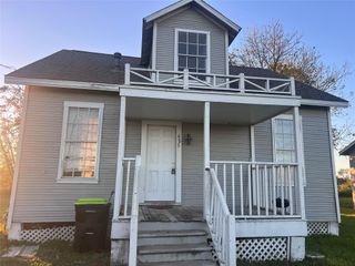 621 Harrison, Wharton, TX 77488