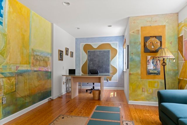 7 Upper Meadow Ln, Oak Bluffs, MA 02557