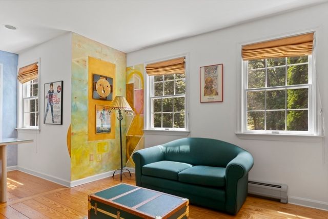 7 Upper Meadow Ln, Oak Bluffs, MA 02557