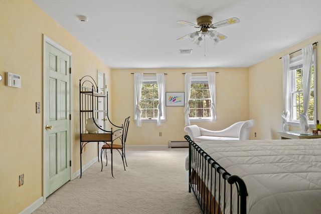 7 Upper Meadow Ln, Oak Bluffs, MA 02557