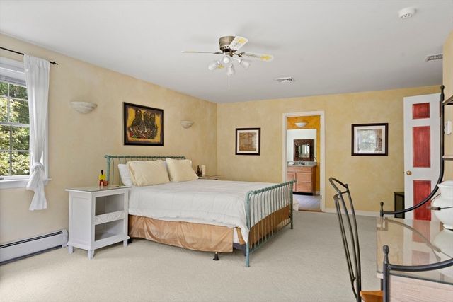 7 Upper Meadow Ln, Oak Bluffs, MA 02557