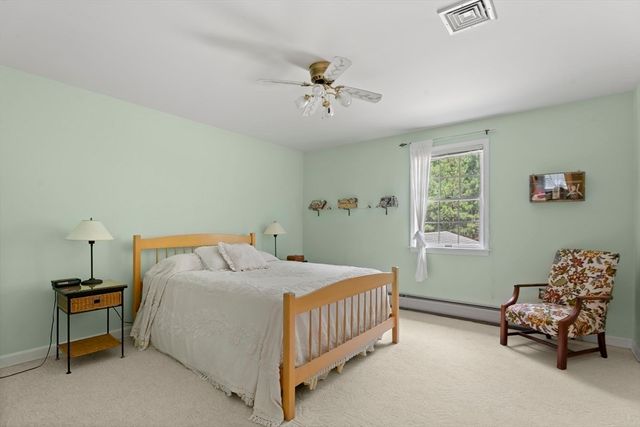 7 Upper Meadow Ln, Oak Bluffs, MA 02557