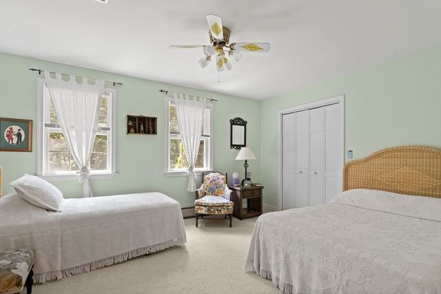 7 Upper Meadow Ln, Oak Bluffs, MA 02557