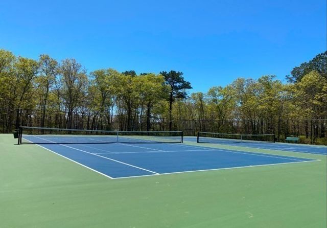 7 Upper Meadow Ln, Oak Bluffs, MA 02557