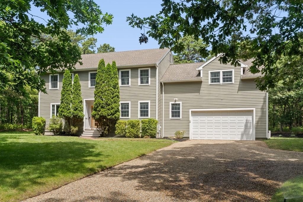 7 Upper Meadow Ln, Oak Bluffs, MA 02557