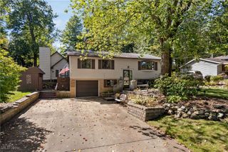 3384 Lullaby Lane, New Franklin, OH 44216