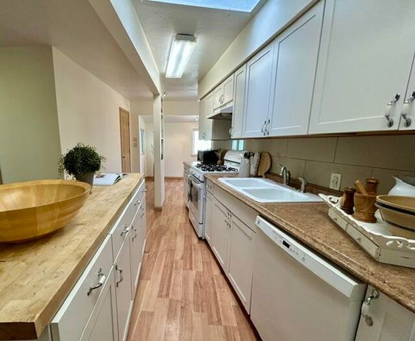 3800 Denise Court NE, Albuquerque, NM 87111
