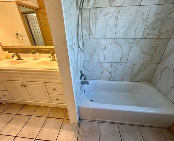 3800 Denise Court NE, Albuquerque, NM 87111