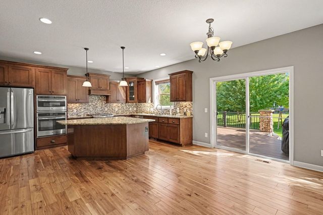3476 Sawgrass Trail W, Eagan, MN 55123