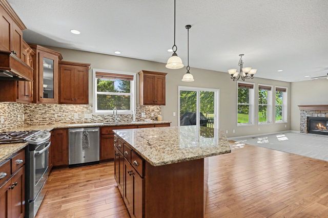 3476 Sawgrass Trail W, Eagan, MN 55123