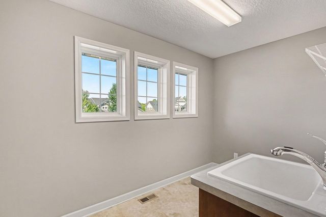3476 Sawgrass Trail W, Eagan, MN 55123