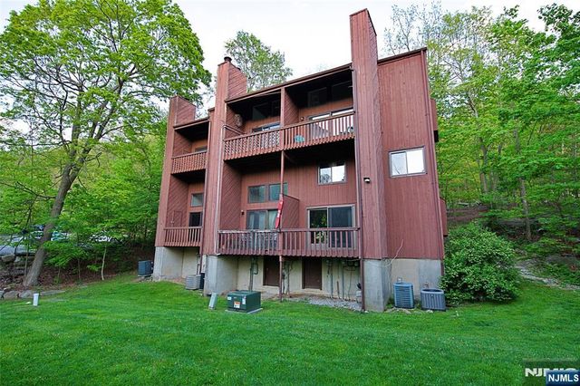 9 Village Way 4, Vernon, NJ 07462