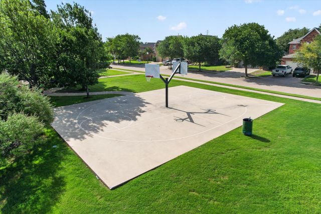 8136 Black Ash Drive, Fort Worth, TX 76131